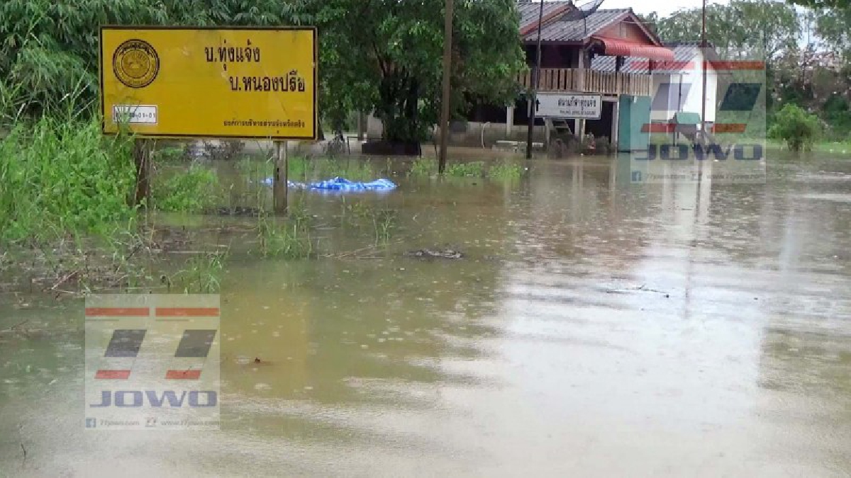 ท่วมแล้วท่วมอีก!! ฝนตกหนักทำเอาน้ำไหลเข้าท่วมซ้ำอีกระลอก เดือดร้อนหนักทั้ง 4 อำเภอ ผู้ว่าฯประกาศเตือนชาวบ้านเร่งขนย้ายสิ่งของ!? (ชมคลิป)