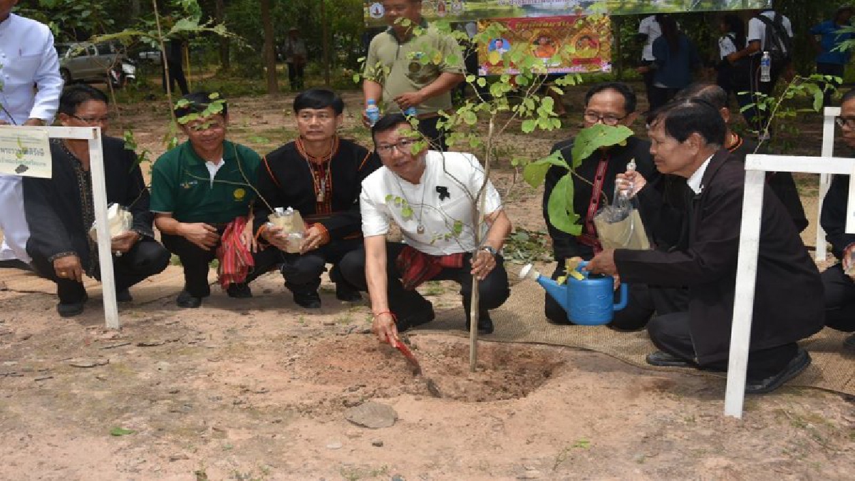 ชาวศรีสะเกษรวมพลังประชารัฐ ปลูกป่าเฉลิมพระเกียรติ สมเด็จพระเจ้าอยู่หัว เนื่องในโอกาสวันเฉลิมพระชนมพรรษา 28 ก.ค. 2560