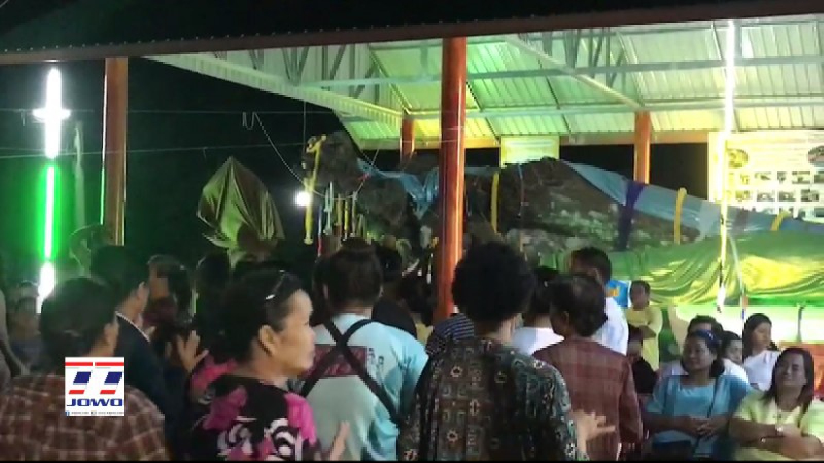 ชาวโคราช รำถวายแม่ตะเคียนวัดท่าโป่ง เพื่อขอโชคขอลาภและเป็นสิริมงคลแก่ชาวบ้านในอำเภอสูงเนิน โดยมีนักเสี่ยงโชคแห่ร่วมงานคึกคัก