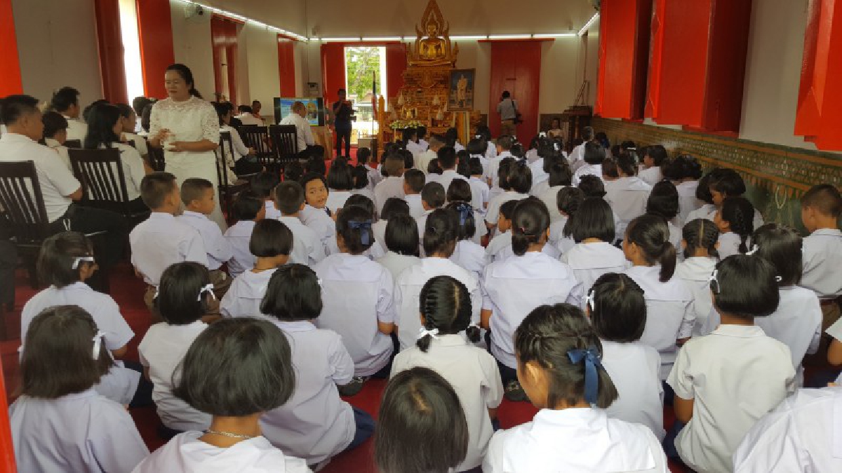 สุพรรณบุรี!! โรงเรียนวัดพังม่วง จัดโครงการสวดมนต์ ทำนองสรภัญญะเพื่อเป็นพุทธบูชา