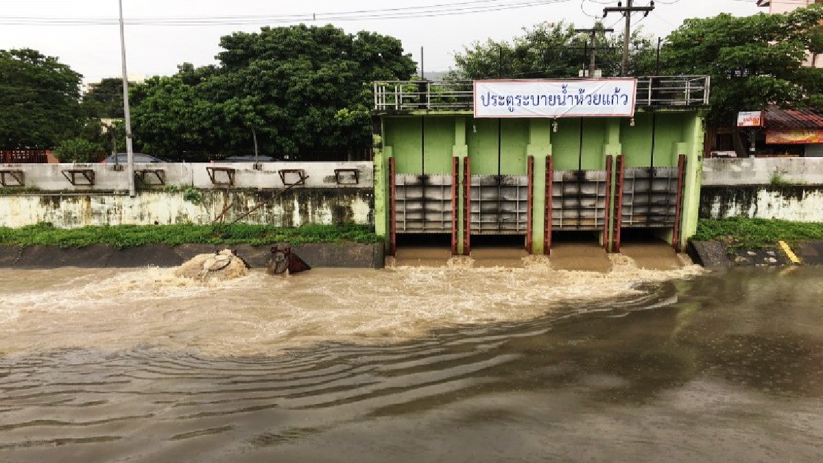 เชียงใหม่ฝนตกหนัก!!! น้ำป่าไหลหลาก สั่งปิดน้ำตกแม่สา หวั่นอันตรายนักท่องเที่ยว (มีคลิป)