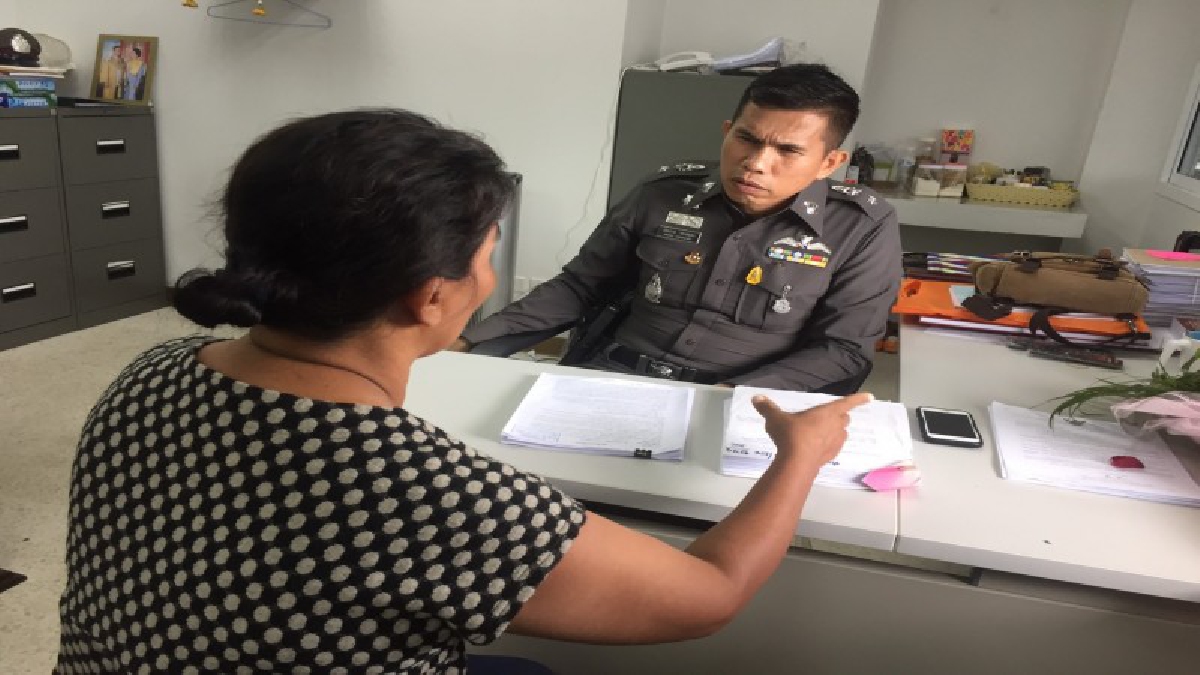 ตำรวจอายัดตัวผู้ต้องหาจากเรือนจำ หลังมีหมายจับข้อหาฉ้อโกงชาวบ้านร่วม 10 ล้านบาท (มีคลิป)