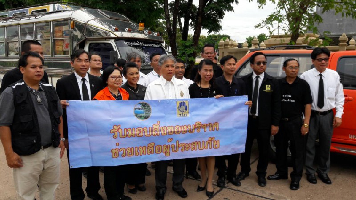 ปภ.หนองคาย จัดส่งรถบรรทุกเครื่องอุปโภค-บริโภค เครื่องใช้ และน้ำดื่ม ช่วยเหลือผู้ประสบภัยน้ำท่วมในพื้นที่ จ.นครพนม (มีคลิป)