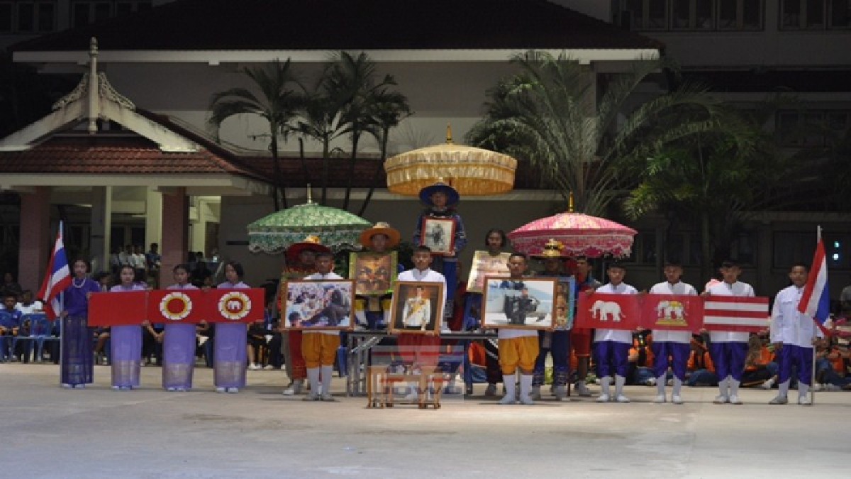 สุดคึกคัก!! การแสดงรอบกองไฟ ของเยาวชนพิทักษ์ไทย ตัวแทนนร. ม.ต้นเกือบ 400 คน ร่วมแสดงพลังปกป้องแผ่นดิน และสถาบันพระมหากษัตริย์ (มีคลิป)