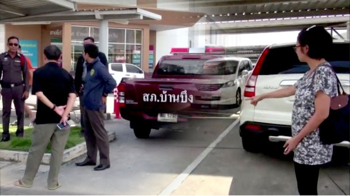 โจรใจกล้า!! คนร้ายขโมยรถกระบะรองผู้กำกับ หายกลางห้างดัง ชาวบ้านโอดรถหายตร.นิ่ง วันนี้รถรองผกก.หาย อยากรู้จะจับได้มั๊ย(ชมคลิป)