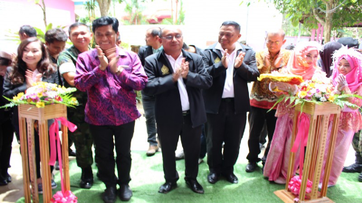 ทหารเรือ จับมือ พสบ.เดินเท้าเข้าชุมชน มอบห้องสมุดโรงเรียนมีชีวิต ในพื้นที่สีแดง(ชมคลิป)