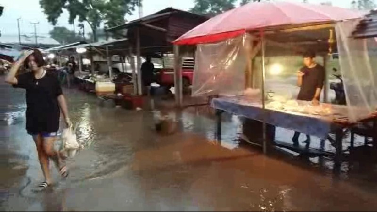 นายอำเภอบ่อไร่มั่นใจ!! น้ำไม่ท่วมบ่อไร่ ลั่น!! ที่น้ำท่วมตลาดหนองบอนเหตุระบายไม่ทัน สั่งทุกหน่วยเฝ้าระวัง 24 ชม.