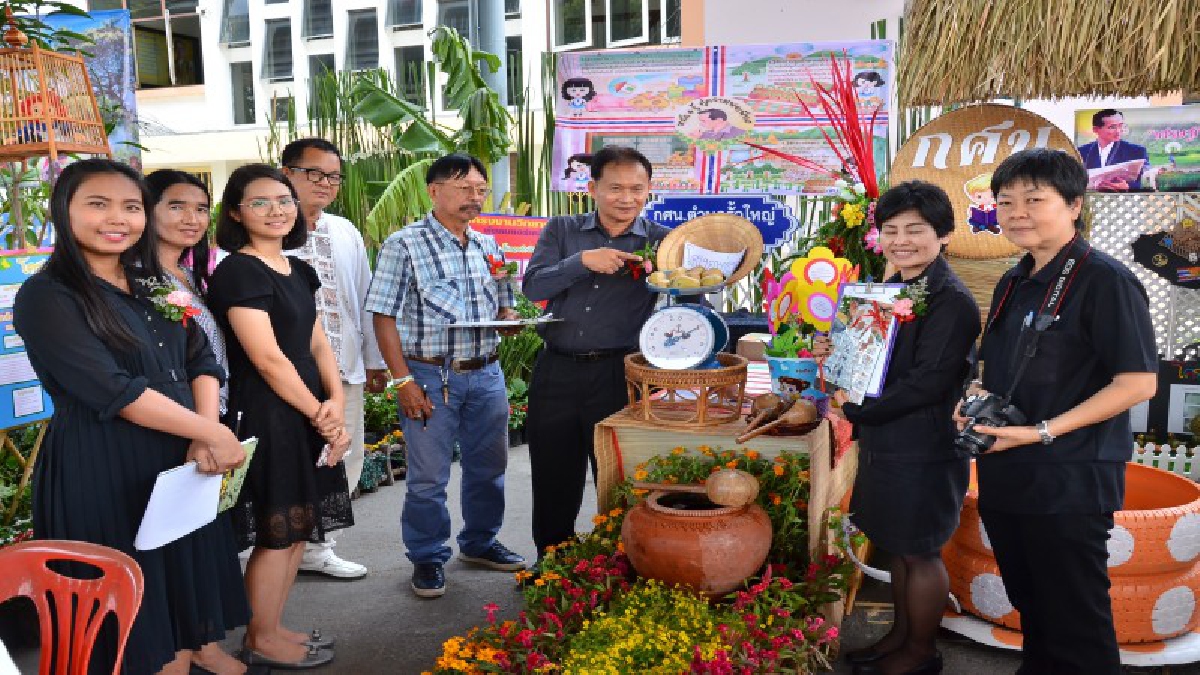 เดินหน้าพัฒนา!! กศน.เมืองสุพรรณบุรี จัดมหกรรมโครงงาน นิทรรศการวิชาการศาสตร์พระราชา (ชมคลิป)