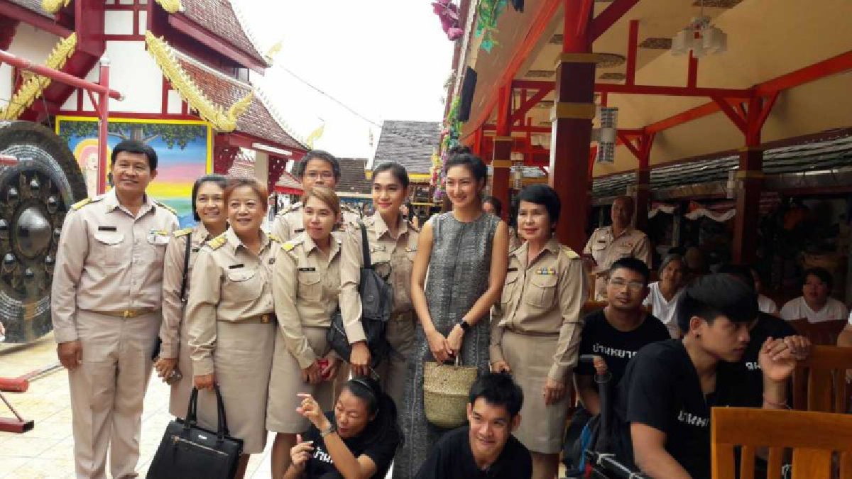 คนพิการปลื้ม!! ดาราสาวสวย "แพนเค้ก เขมนิจ" โผ่ลให้กำลังใจ คนพิการ ขณะที่ทางวัดดอยคำมอบเงินล้านกว่าบาทชวยเหลือซื้อเครื่องนอน (ชมคลิป)