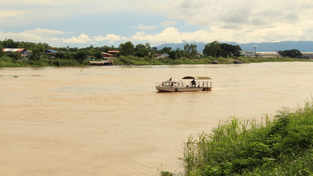 จนท.ระดมกำลังเร่งหาตัวหนุ่มนิรนามโดดสะพานเดชาติวงศ์ ไม่ทราบสาเหตุ ทิ้งเพียงโทรศัพท์ไว้ก่อนโดด (มีีคลิป)