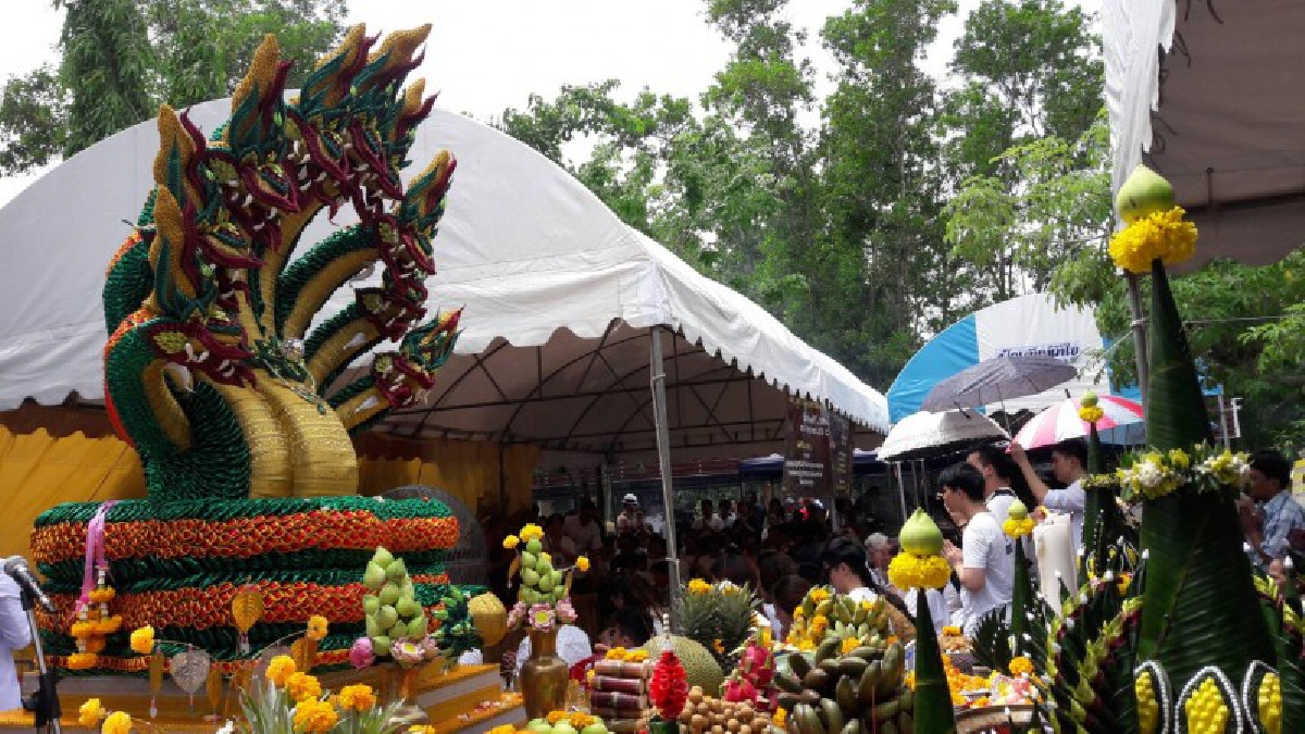 คลื่นมหาชนเนืองแน่น!! วัดป่าคลอง 11 จัดบวงสรวงหลวงพ่อศิลาบายศ รี9 เศียรองค์พ่อปู่ศรีสุทโธแม่ย่าปทุมมานาคราช (มีคลิป)