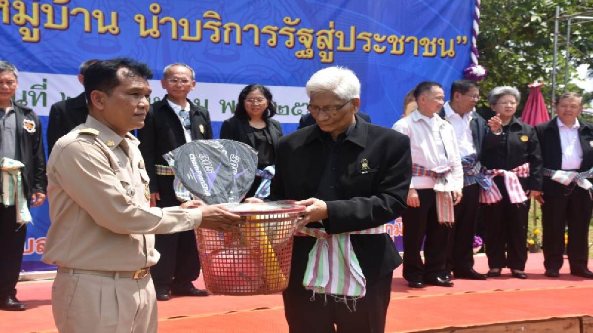 ชัยภูมิ!! รมว.ยธ.นำคณะผู้บริหาร ยธ. ลงพื้นที่พบปะปชช. หาแนวทางช่วยเหลือ เร่งแก้ปัญหาหนี้สินภาคประชาชน (มีคลิป)
