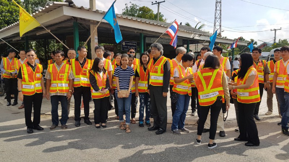 สุพรรณบุรี ขนส่งร่วมกับแขวงการทางตำรวจ และผู้เชี่ยวชาญการแก้ไขปัญหาจราจรจากญี่ปุ่น ประชุมการป้องกันลดอุบัติเหตุทางถนน (มีคลิป)