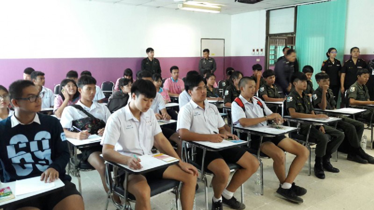 ปลอดภัยไว้ก่อน!! ตำรวจภูธรหนองคาย จัดกิจกรรม พาน้องทำใบอนุญาตขับขี่ ตามโครงการสถานศึกษา ปลอดภัยใส่ใจจราจร (ชมคลิป)