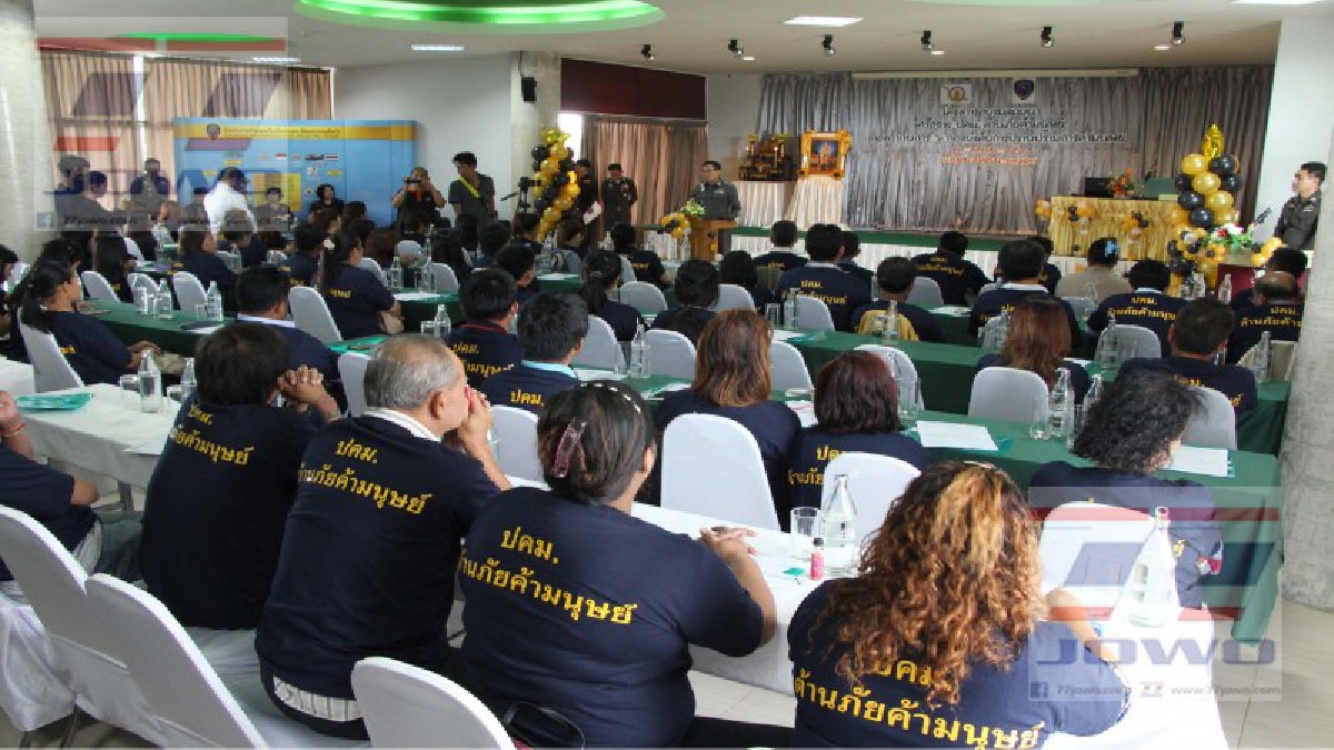ปคม.รุกต้านภัยค้ามนุษย์!! คุมเข้มผู้ประกอบการ นายจ้าง สร้างภาคีเครือข่ายต่อต้านการค้ามนุษย์ จ.ตรัง ยังอยู่ในโซนสีเหลืองซึ่งสามารถควบคุมได้