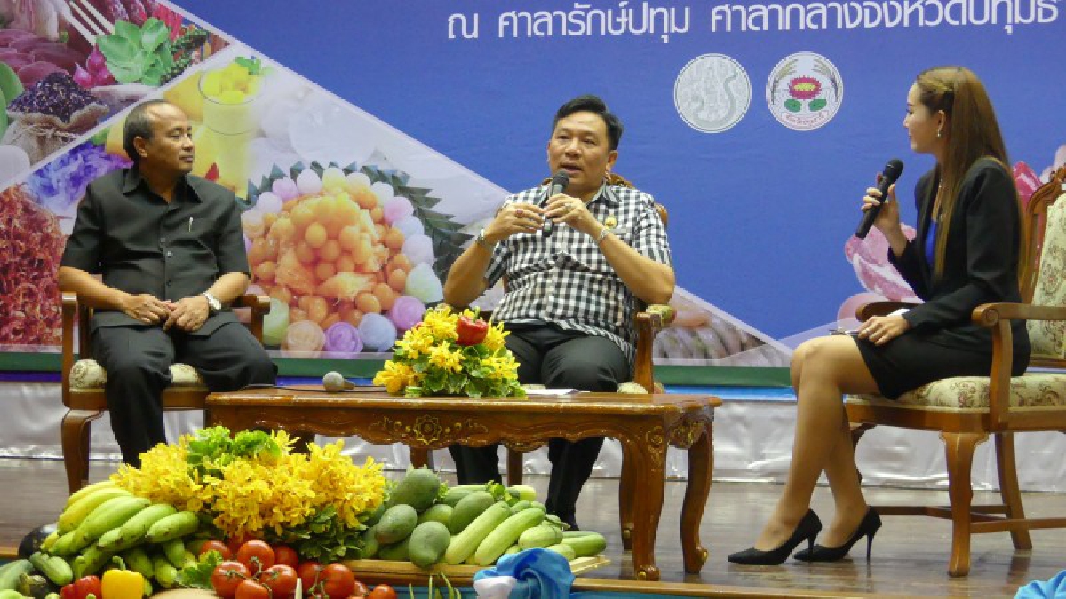 ปทุมธานี รอง ผวจ. ชวนเที่ยวงานตลาดสินค้าเกษตรปลอดภัยไร้สารพิษปนเปื้อน (มีคลิป)