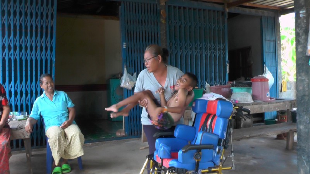 ชัยภูมิ ขอแรงชาวเน็ตวอนช่วยด่วนสุดเวทนาหนูน้อย10ขวบพิการพ่อป่วยเป็นโรคร้ายเสียชีวิตแม่ทิ้งไปมีสามีใหม่ขาดการติดต่อนานนับ10ปี