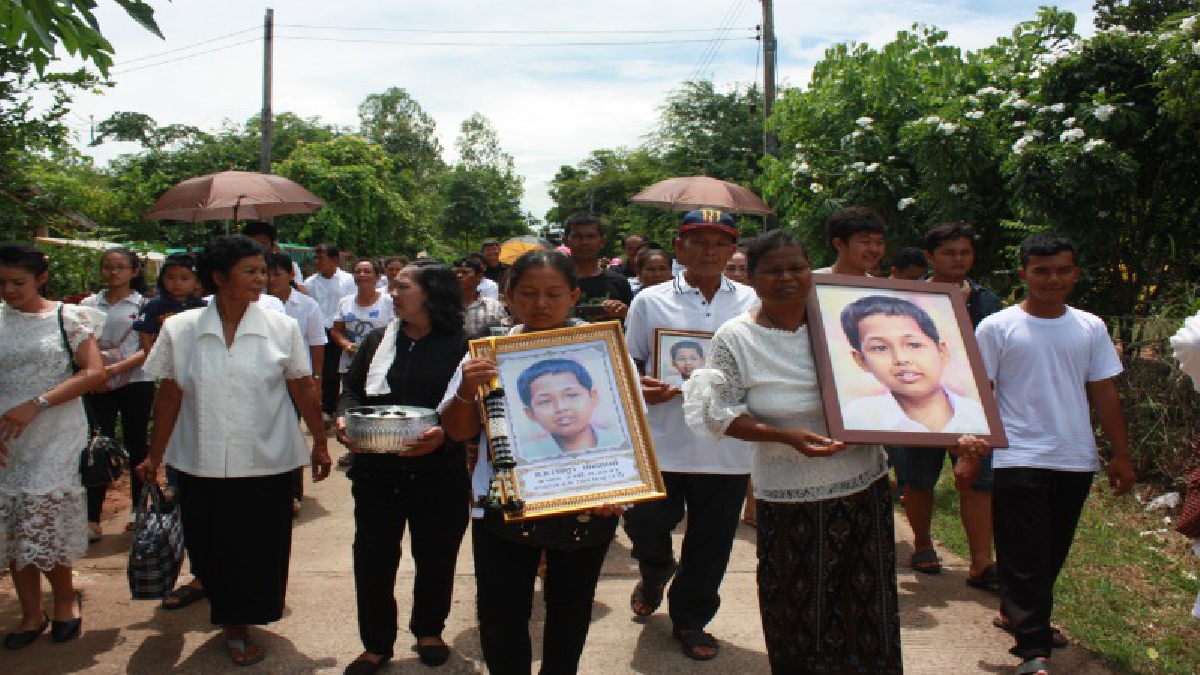 ร่วมส่งดวงวิญญาณ!! "แม่น้องบิ๊ก"ไมค์หมดหนี้ ทำใจเผาศพลูกแล้ว หลังเคยเสียชีวิตแล้วฟื้นมาแล้วถึง 2 ครั้ง ชาวบ้านร่วมอาลัยแน่นวัด (มีคลิป)