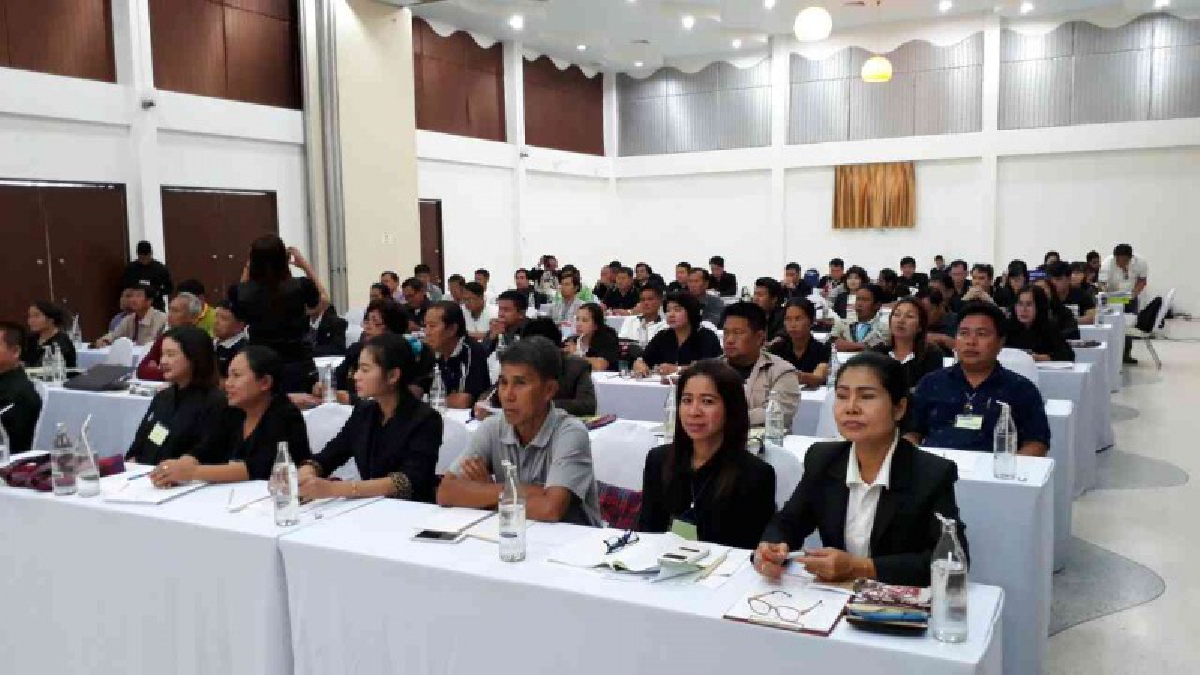 ปชส.หนองคาย!! ดึงนักจัดรายการวิทยุ สื่อมวลชน ขยายผลขับเคลื่อนงานเศรษฐกิจพอเพียง เดินตามรอยเท้าพ่อ (มีคลิป)