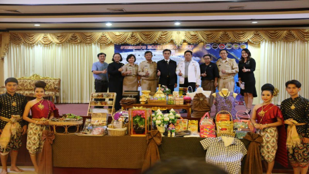 สิงห์บุรีเตรียมยกทัพสุดยอดสินค้า OTOP บุกขยายตลาดเมืองชลฯ ส่งเสริมการท่องเที่ยวอารยธรรมวิถีไทยลุ่มแม่น้ำเจ้าพระยาป่าสัก (มีคลิป)