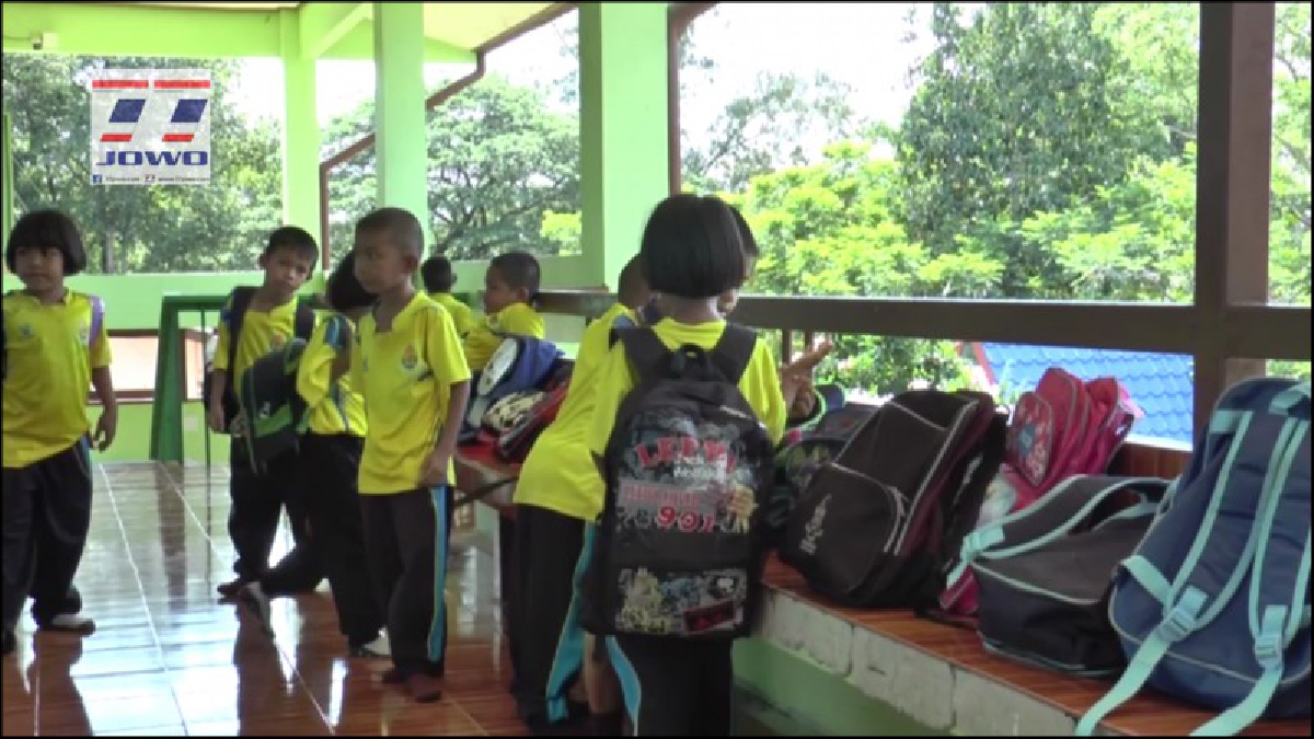 บุรีรัมย์!! ตร.พุ่งเป้ารุกสถานศึกษาทุกระดับเปิดโครงการ "หนึ่งตำรวจ หนึ่งโรงเรียน" พร้อมให้ความรู้เรื่องยาเสพติด มั่นใจนักเลง-เด็ก ยังกลัวตร.