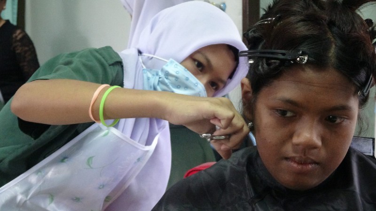 เปิดร้าน &ldquo;ควนเกบาร์เบอร์&rdquo; บริการตัดผมชาย-หญิง (ฟรี) ในโรงเรียน สร้างอาชีพ ฝึกความชำนาญ นักเรียนชนบท