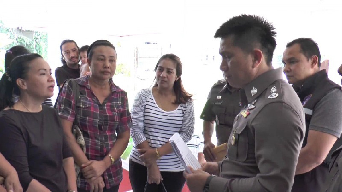 ช่วยพวกเราด้วย!! ชาวบ้านถูกโกงเงินร่วม 30 ล้าน รวมตัวเข้าพบ ผู้การฯสุราษฎร์ธานี ให้ช่วยหลังใกล้หมดอายุความ (มีคลิป)