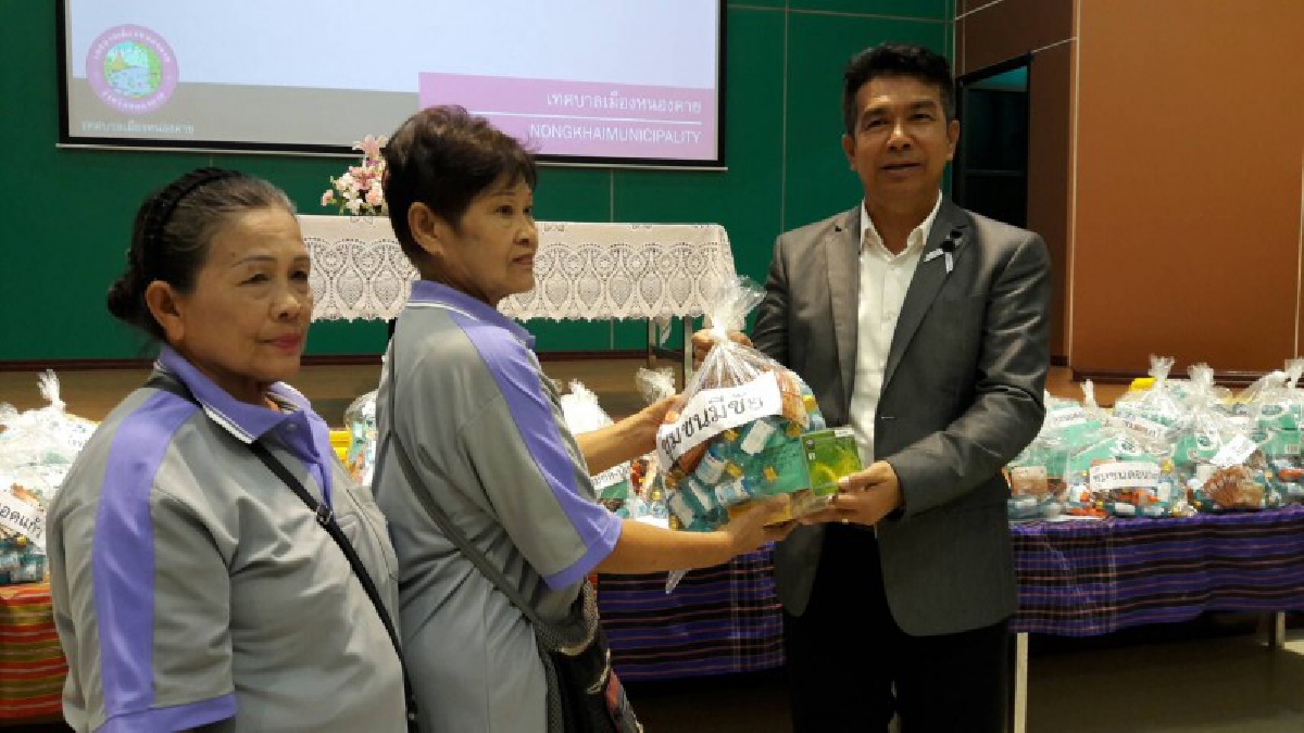 เทศบาลเมืองหนองคาย!! มอบยา เวชภัณฑ์และเงินอุดหนุน ศูนย์สาธารณสุขมูลฐาน พร้อมอบรมเพิ่มประสิทธิภาพการปฏิบัติงาน อสม. (มีคลิป)