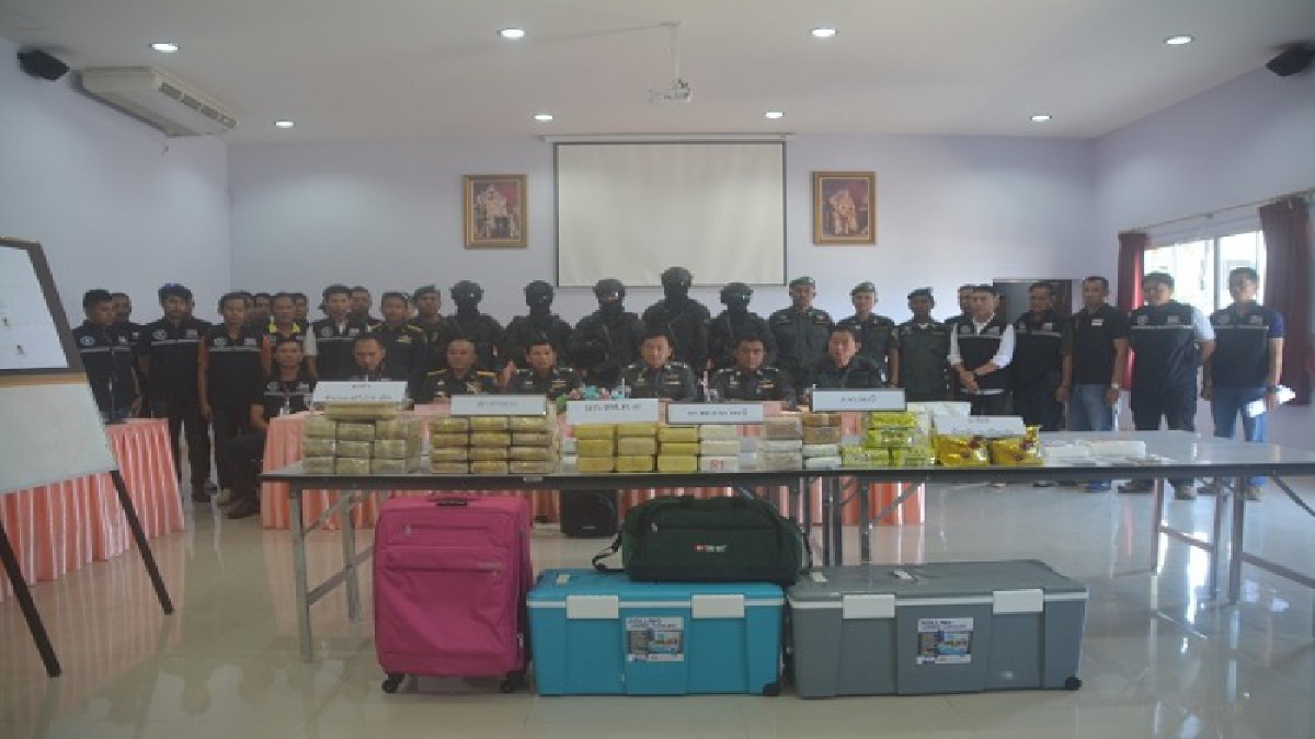 จับเท่าไหร่ก็ไม่หมด!!! ตร.ภาค 8 ร่วม ตร.กระบี่ จับยาเสพติดล็อตใหญ่ ของกลางมูลค่ากว่า 100 ล้านบาท (คลิป)