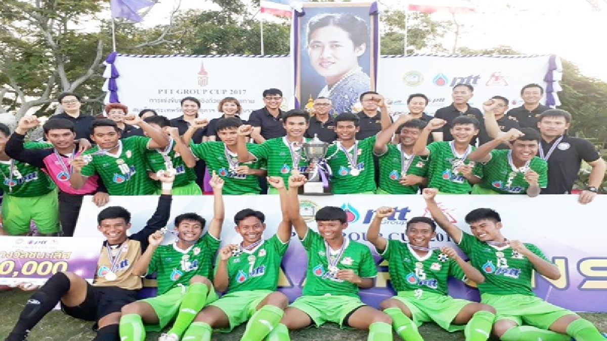 ระยอง - ปิดการแข่งขัน PTT GROUP CUP 2017 รุ่นอายุไม่เกิน 18 ปี ทีมโรงเรียนสวนป่าเขาชะอางค์ คว้าแชมป์ (มีคลิป)