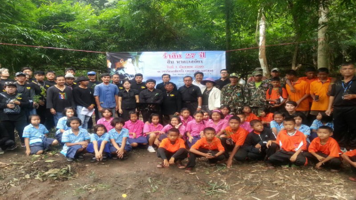 กำแพงเพชร!! นักอนุรักษ์ ผู้นำท้องถิ่น ชาวบ้าน นักเรียน ร่วมรำลึก 27 ปี สืบ นาคะเสถียร ซ่อมฝายชะลอน้ำ ปลูกป่า ณ เขาโกรกปลากั้ง (คลิป)