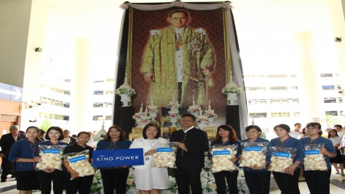 เชียงใหม่ส่งมอบดอกไม้จันทน์ ทูลเกล้าฯถวายในพระราชพิธีถวายพระเพลิงพระบรมศพพระบาทสมเด็จพระปรมินทรมหาภูมิพลอดุลยเดช บรมนาถบพิตร (คลิป)