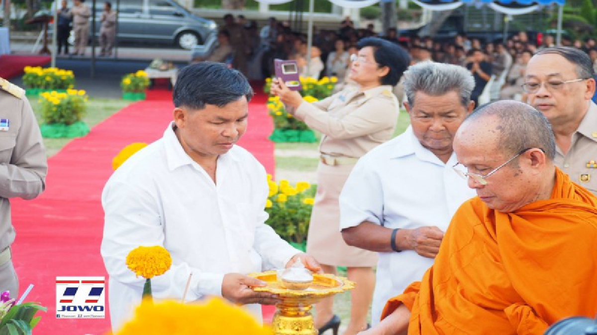 จังหวัดระยอง ประกอบพิธีขอสถานที่ และบวงสรวงวางศิลาฤกษ์ก่อสร้างพระเมรุมาศจำลอง ในพระราชพิธีถวายพระเพลิงพระบรมศพ ในหลวง ร.9 (มีคลิป)