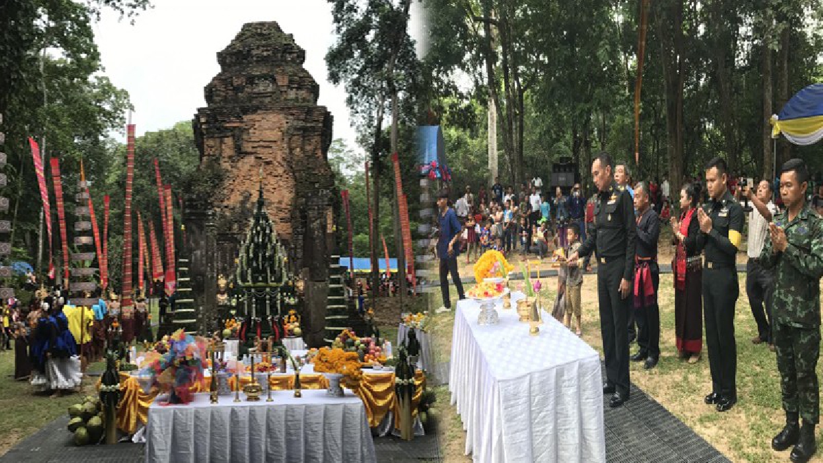 ผบ.กองกองกำลังสุรนารีนำชาวไทยเชื้อสายเขมรโบราณบวงสรวงปราสาทโดนตรวล  หวังให้เกิดศานติสุขตามแนวชายแดนไทย &ndash; กัมพูชาด้านเขาพระวิหารตลอดไป