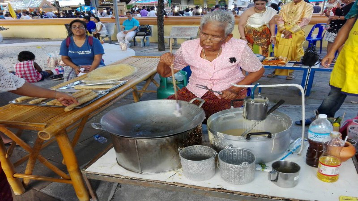 จังหวัดนครศรีธรรมราช พร้อมจัดงานประเพณีบุญสารทเดือนสิบ ประจำปี 2560 อย่างยิ่งใหญ่กว่าทุกปีที่ผ่านมา ระหว่างวันที่ 14-23 กันยายน 2560