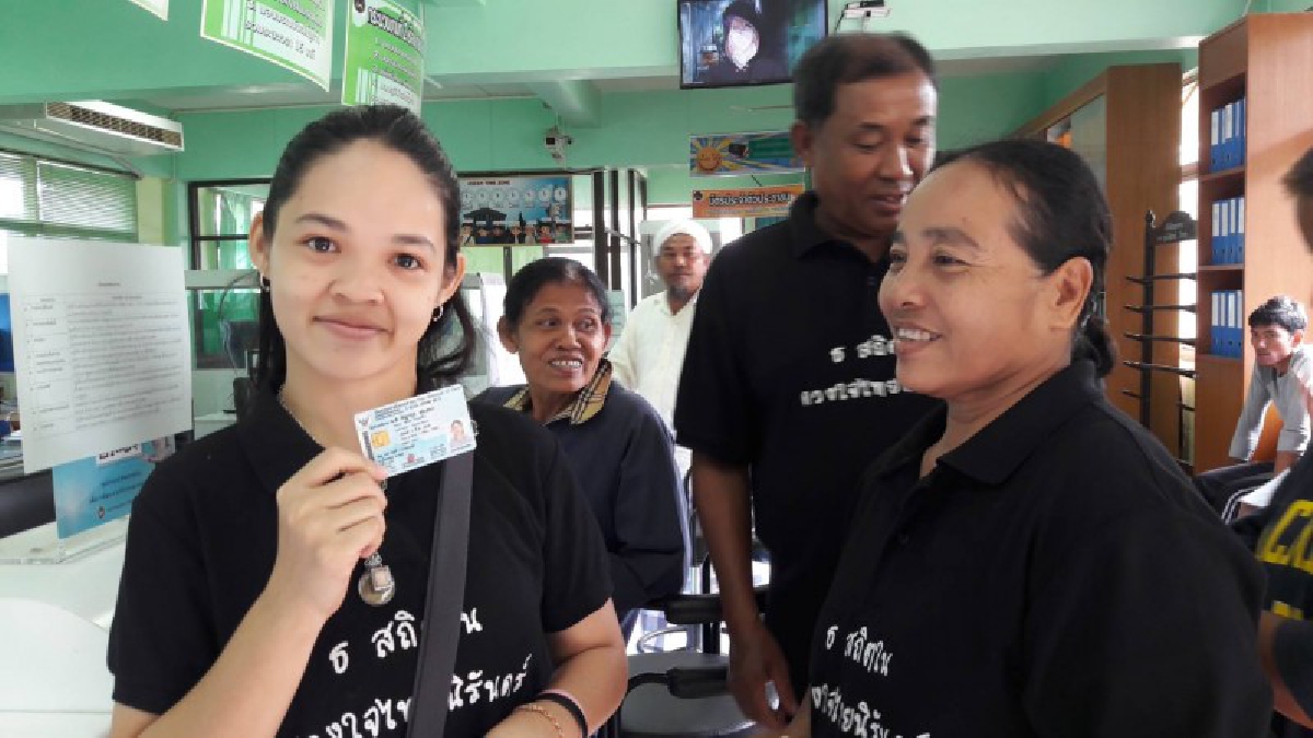 สตูล!! ประชาชนแห่สมัครจิตอาสาเฉพาะกิจ ในพระราชทานเพลิงพระศพในหลวงรัชกาลที่ 9 หลังเสร็จสิ้นเทศกาลฮารีรายา เพื่อถวายความจงรักภักดี
