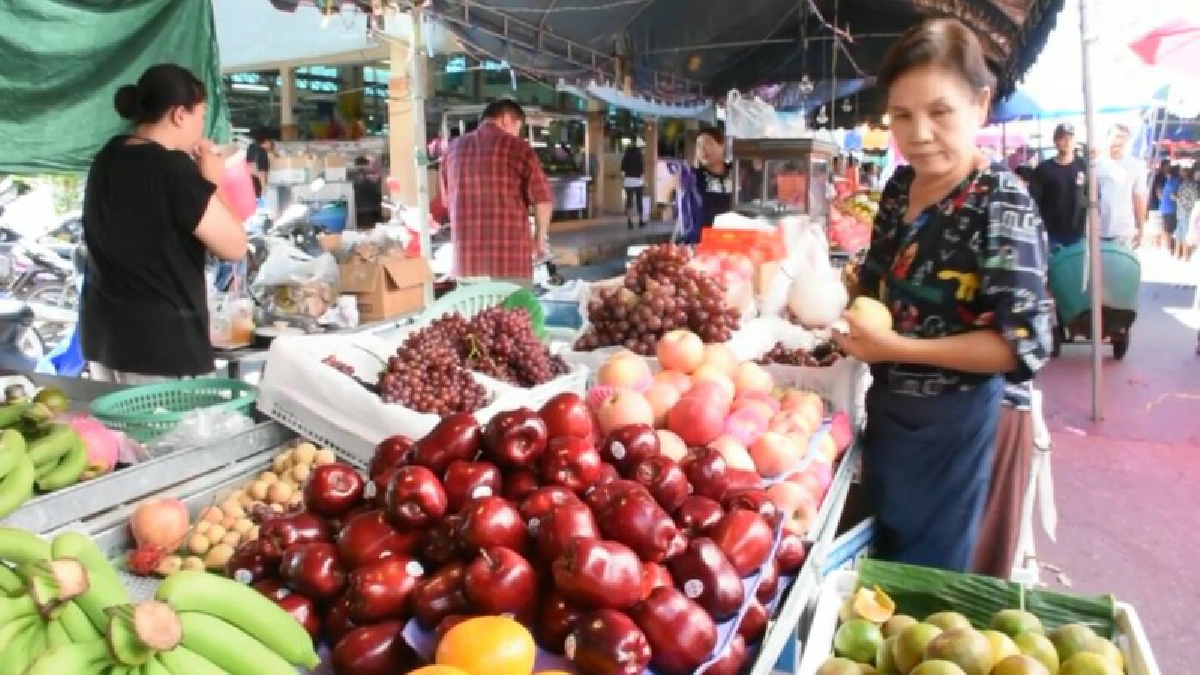 เพชรบุรี!! บรรยากาศวันจ่าย เนื่องในเทศกาลวันสารทจีน เงียบเหงา พี่น้องชาวไทยเชื้อสายจีน ส่วนใหญ่จะซื้อของเท่าที่จำเป็นเท่านั้น (มีคลิป)