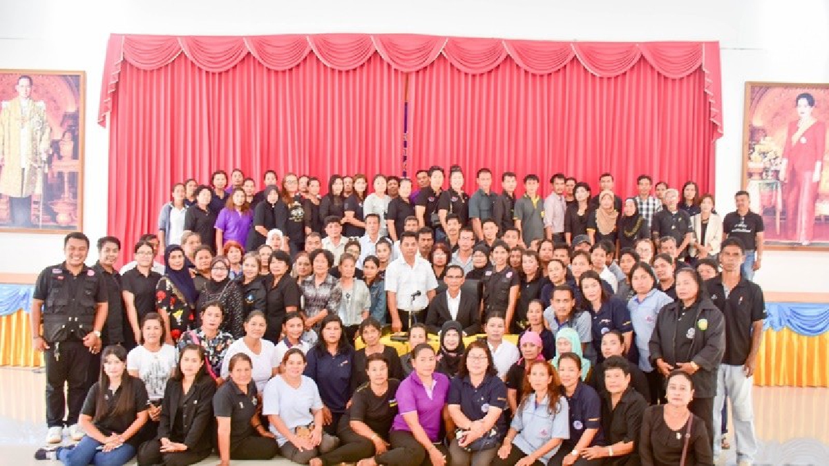 ร่วมสร้างความน่าอยู่!!พม.สุราษฎร์ฯ เดินหน้าอบรม อพม อ.ท่าชนะกว่า 120 คน เพื่อร่วมกันเป็นจิตอาสา ทำความดี ลดปัญหา สร้างสังคมหน้าอยู่ (มีคลิป)