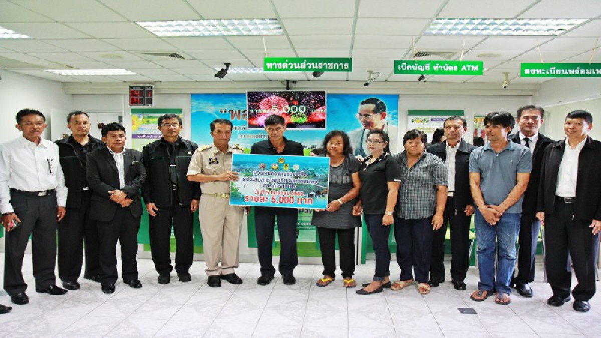 จ่ายแล้วเงินช่วยน้ำท่วม!! ชุมพรจ่ายเงินช่วยเหลือผู้ประสบอุทกภัย รายละ 5 พัน รวม 1,237ราย เป็นเงินกว่า 6 ล้านบาท(มีคลิป)