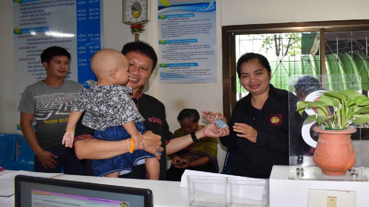 ชาวกาฬสินธุ์ แห่สมัครลงทะเบียนจิตอาสางานพระราชพิธีถวายพระเพลิงพระบรมศพ 5 วัน สุดคึกคัก