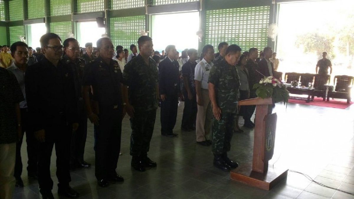 แสดงพลัง!! ทหาร ตำรวจ ประชาชน กว่า 500 คน ร่วมแสดงพลัง เฉลิมพระเกียรติที่พื้นที่ อำเภอชายแดน (ชมคลิป)