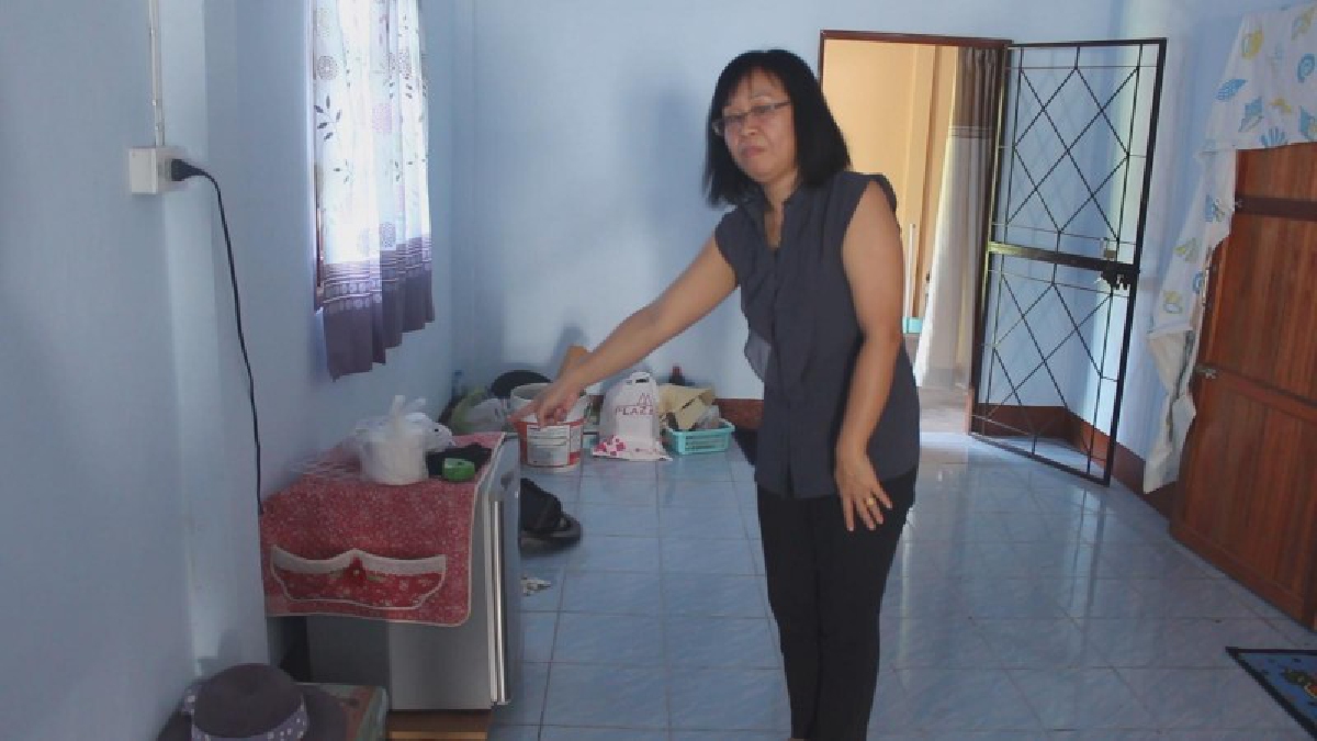 โคตรใจกล้า!!ยอมใจโจรเมืองอุดร สาวใหญ่สพป. เดินเข้าห้องน้ำในบ้านตัวเอง พบกระเป๋าเงิน มือถือหายเฉย คาดโจรย่องมาหยิบในบ้าน