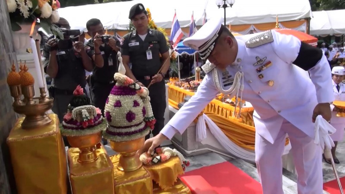 ผู้บัญชาการ ตร.ตระเวนชายแดนเป็นประธาน พิธีพวงมาลัย สักการะ พระบรมราชานุสาวรีย์ พ่อขุนรามคำแหงมหาราช เนื่องในวันคล้ายวันสถาปนา!?