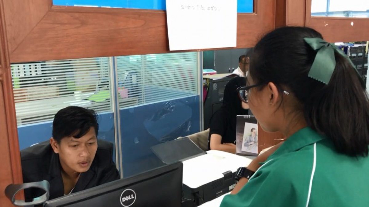 มาด้วยใจ!! เด็กนักเรียน ร่วมสมัครจิตอาสาเฉพาะกิจ ในงานพระราชพิธีถวายพระเพลิงพระบรมศพ ในหลวงรัชกาลที่ 9 (มีคลิป)