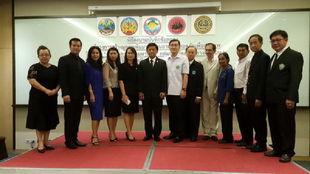 คำนึงถึงความปลอดภัย!! ผวจ.อ่างทอง ลงนามโครงการสร้างมูลค่า เพื่อเพิ่มมาตรฐาน อาหารปลอดภัยเพื่อสุขภาพ ให้ได้ตามมาตราฐานสากล!?
