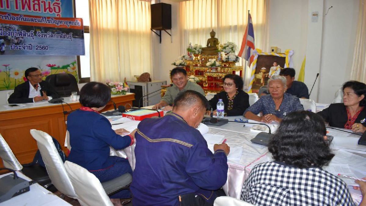 กองทุนพัฒนาบทบาทสตรี เมืองกาฬสินธุ์ เตรียมอนุมัติปล่อยกู้อีกกว่า 1,240,000 บาท ให้กับกลุ่มสตรีเป็นทุนสร้างงาน สร้างรายได้ ฟื้นฟูอาชีพหลด