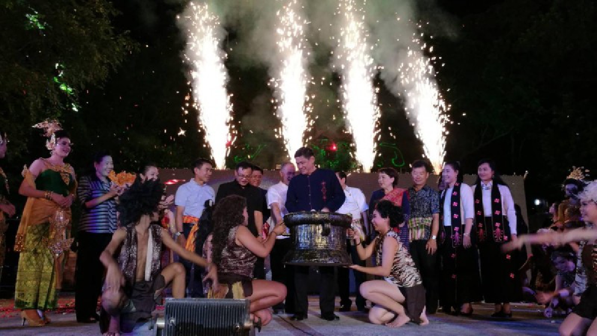 สุพรรณบุรี!! เปิดงาน ย้อนรอยอารยธรรมทวารวดี ขานรับนโยบายไทยแลนด์ 4.0 ยกระดับการท่องเที่ยว เชิงนวัตกรรมเป็นครั้งแรก (มีคลิป)