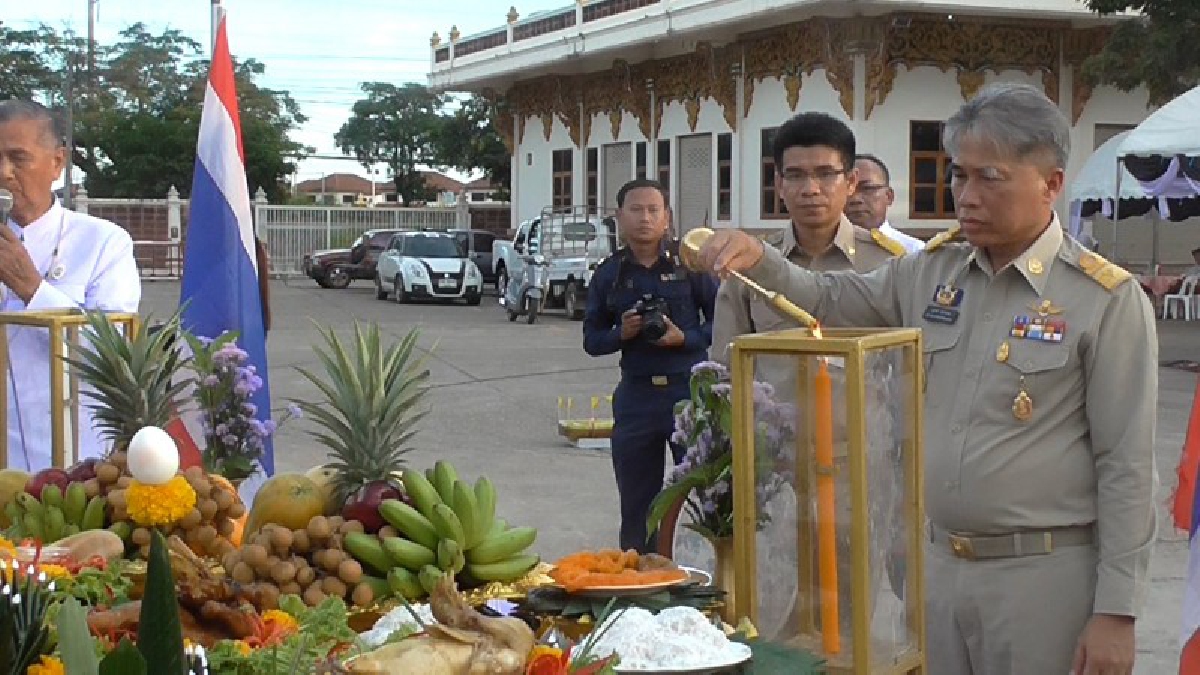 หนองคาย!! จัดพิธีบวงสรวงเทวดาอารักษ์ เพื่อก่อสร้างพระเมรุมาศจำลอง เพื่อใช้ในวันพระราชพิธีถวายพระเพลิงพระบรมศพในหลวง ร.9 (มีคลิป)
