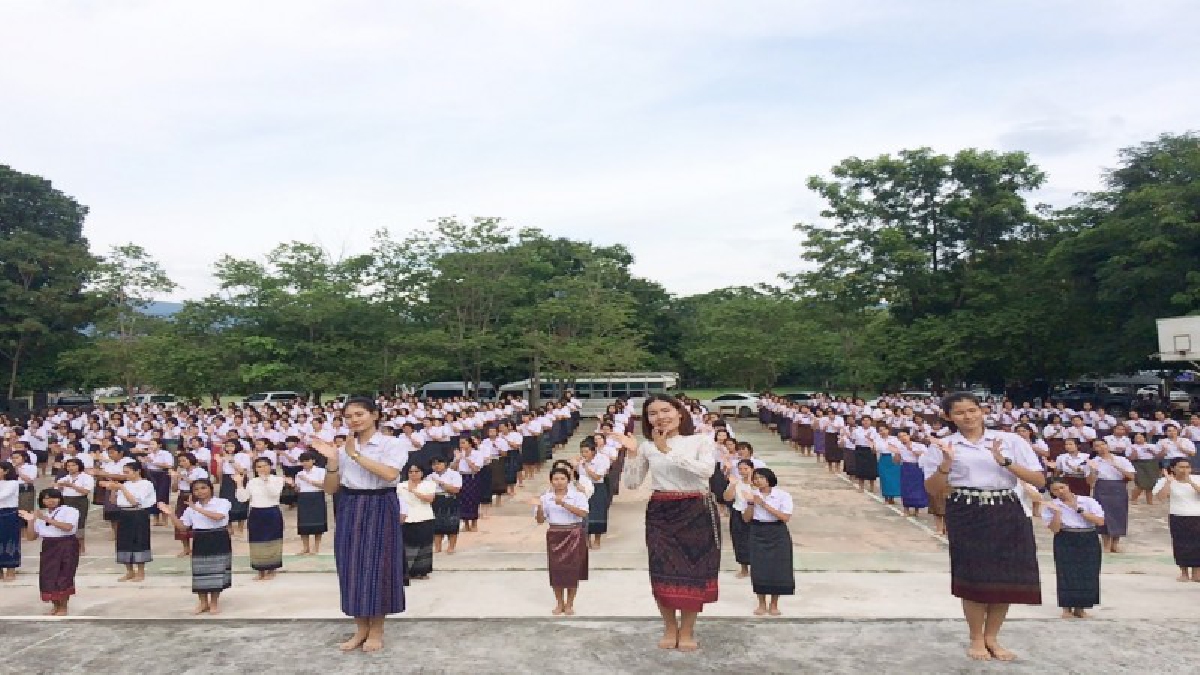 ชัยภูมิ!! นายกองค์การบริหารส่วนจังหวัด เป็นประธานเปิดกิจกรรมนุ่งซิ่นไม่นุ่งสั้น มีฟ้อนรำวงสาวบ้านแต้ เพื่ออนุรักษ์มรดกไทย (มีคลิป)