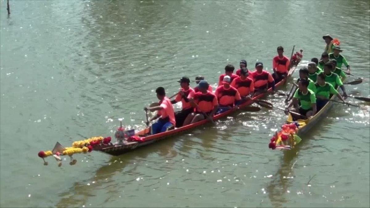 อ่างทอง!! ท่องเที่ยวและกีฬา ร่วมกับอำเภอป่าโมก จัดการแข่งขันเรือพายและเรือภูมิปัญญาชาวบ้าน ส่งเสริมการท่องเที่ยววิถีไทย (มีคลิป)